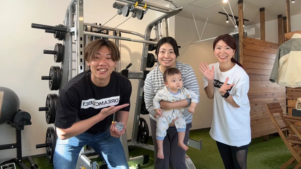 三鷹店の店舗外観とトレーナー